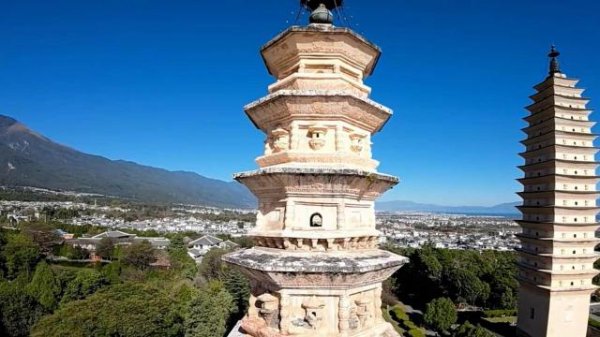 百盛证券 无人机穿越大理崇圣寺千年古塔时“炸机”，当地回应